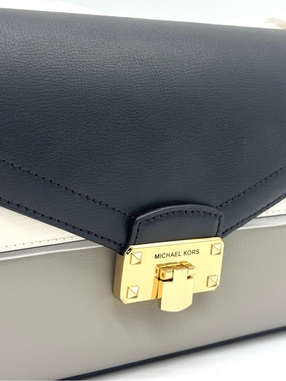 Michael Kors Kinsley Medium Shoulder Flap Crossbody Bag Optic White Multi - Picture 2 of 9